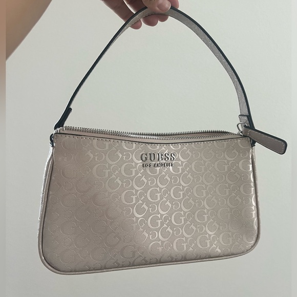 Very light pink/ neutral crossbody and shoulder bag Guess bag - Picture 6 of 11